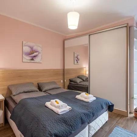 Апартамент Chic 1br Flat - Technical & Hospital София